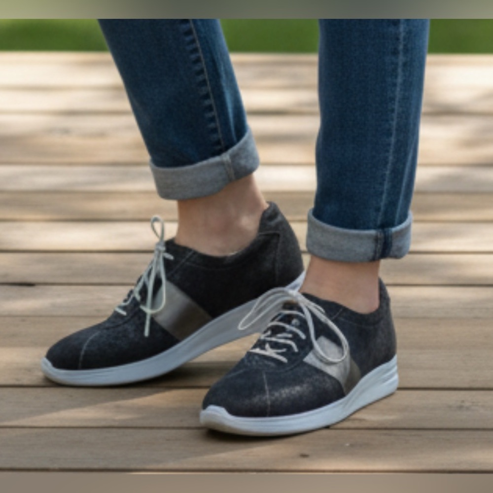 Munro Women's Leslie Fashion Sneaker, Black Shimmer, 9